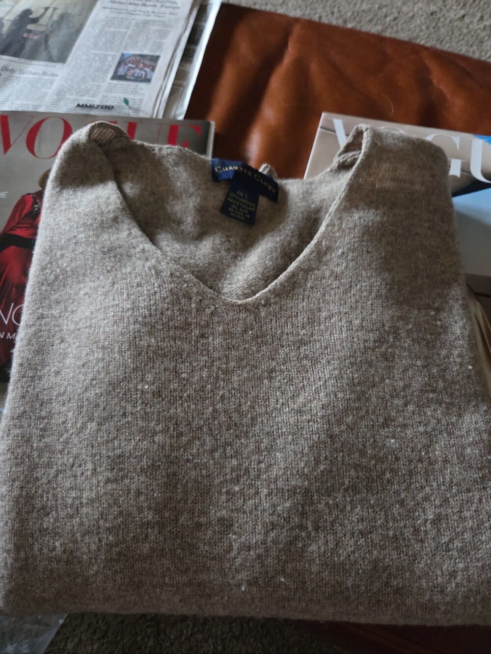 Charter Club Women's V-Neck Lightweight Taupe Lambswool Sweater Large 21" x 25" - Picture 3 of 8